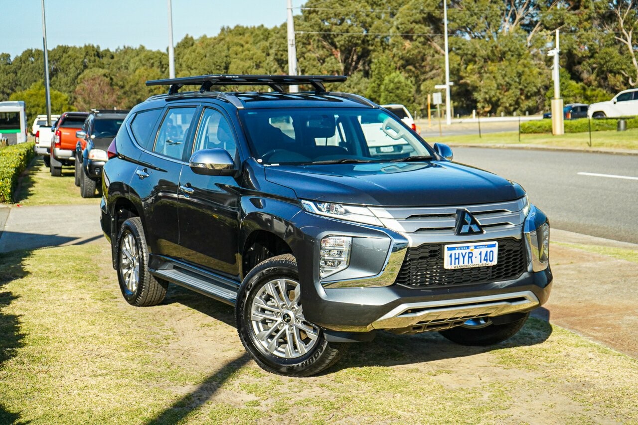 Mitsubishi Pajero Sport image 1