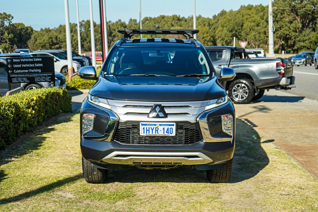 Mitsubishi Pajero Sport image 2