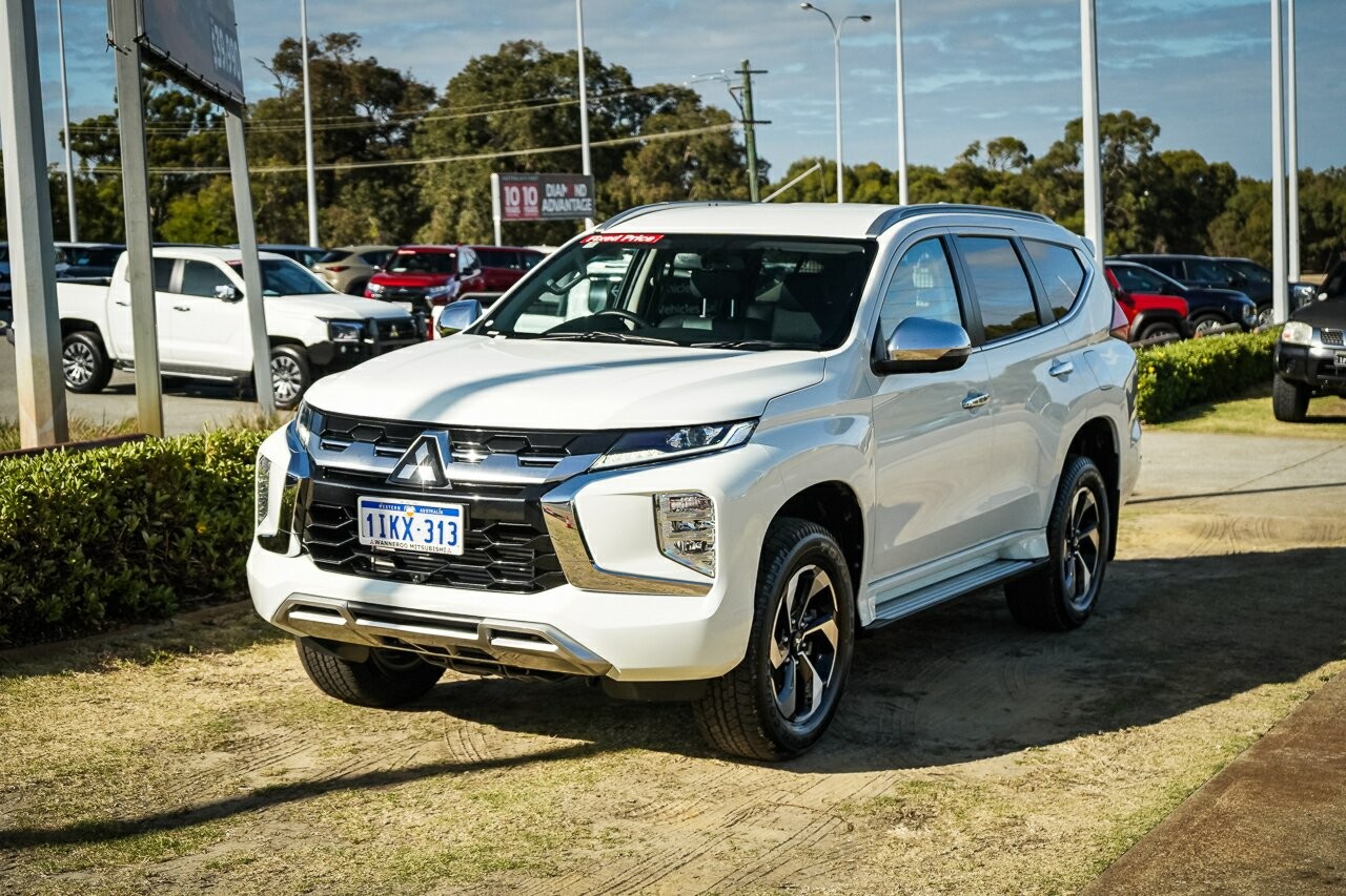 Mitsubishi Pajero Sport image 1