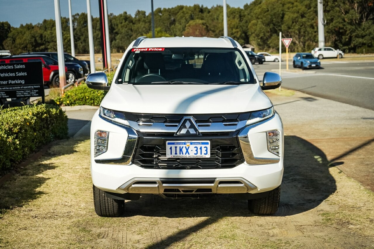 Mitsubishi Pajero Sport image 2