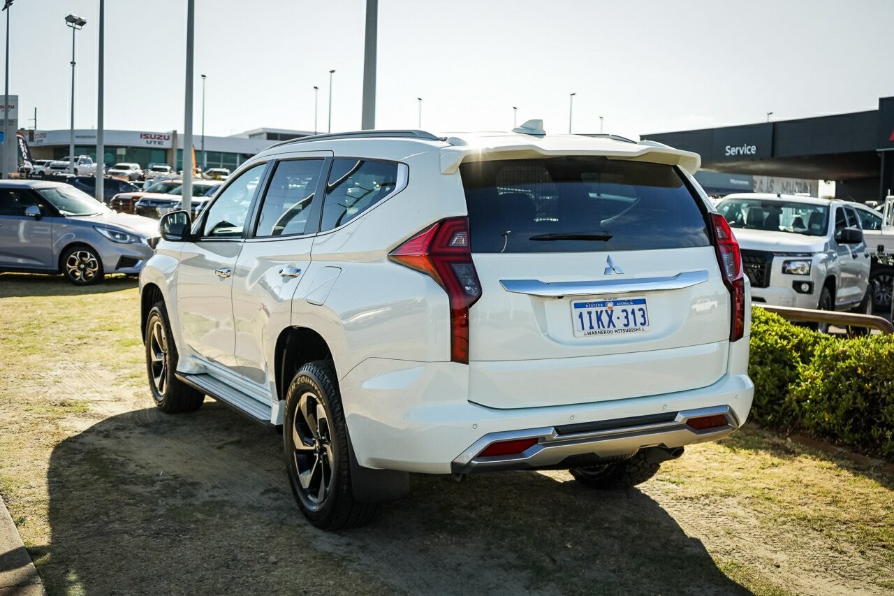 Mitsubishi Pajero Sport image 3