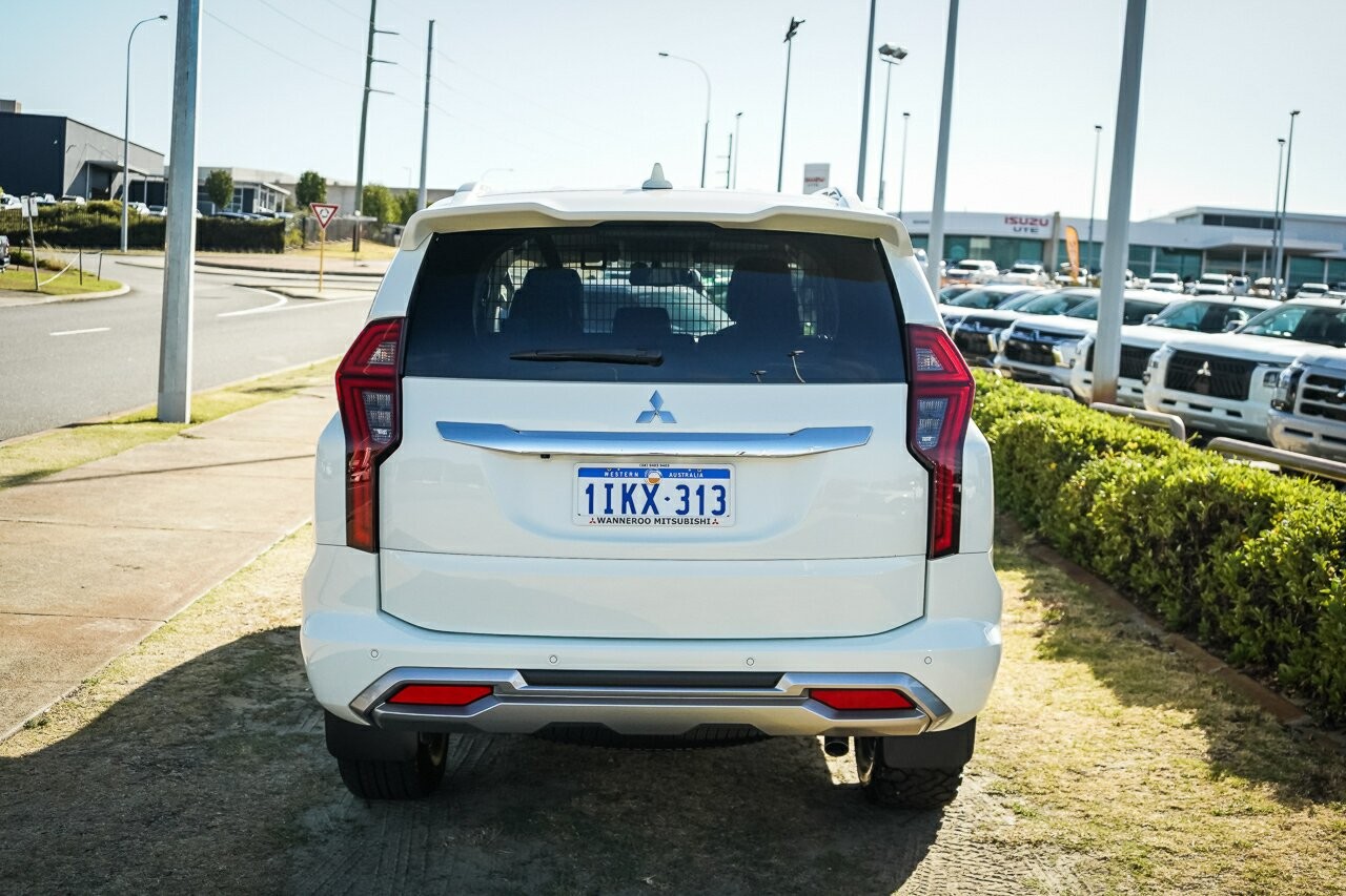Mitsubishi Pajero Sport image 4