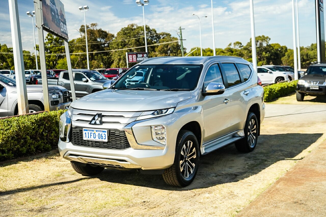 Mitsubishi Pajero Sport image 1