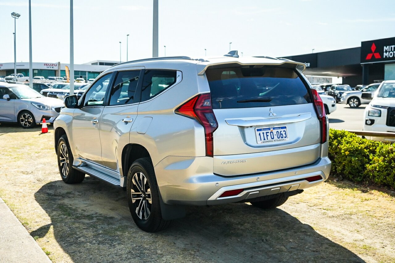 Mitsubishi Pajero Sport image 3