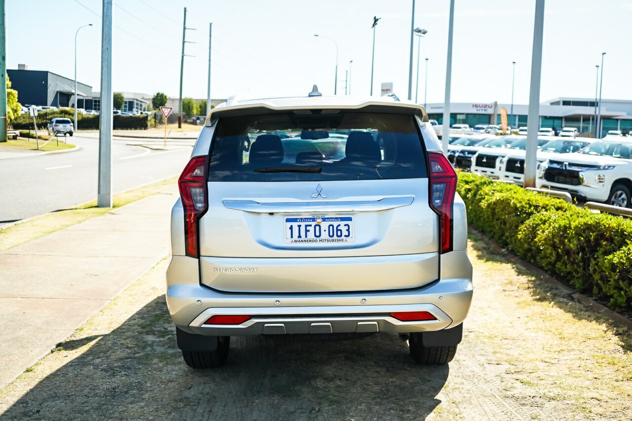 Mitsubishi Pajero Sport image 4