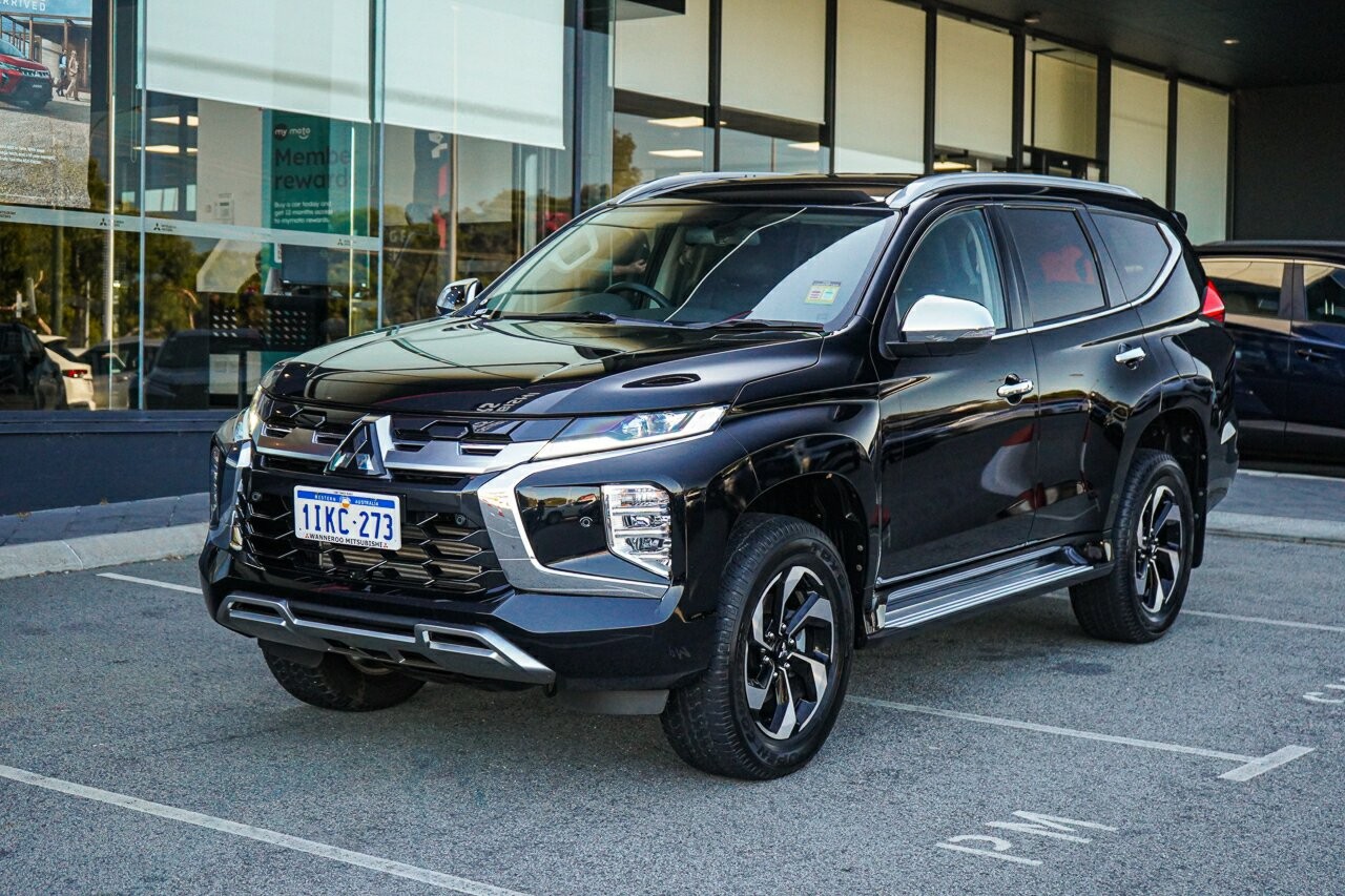 Mitsubishi Pajero Sport image 1
