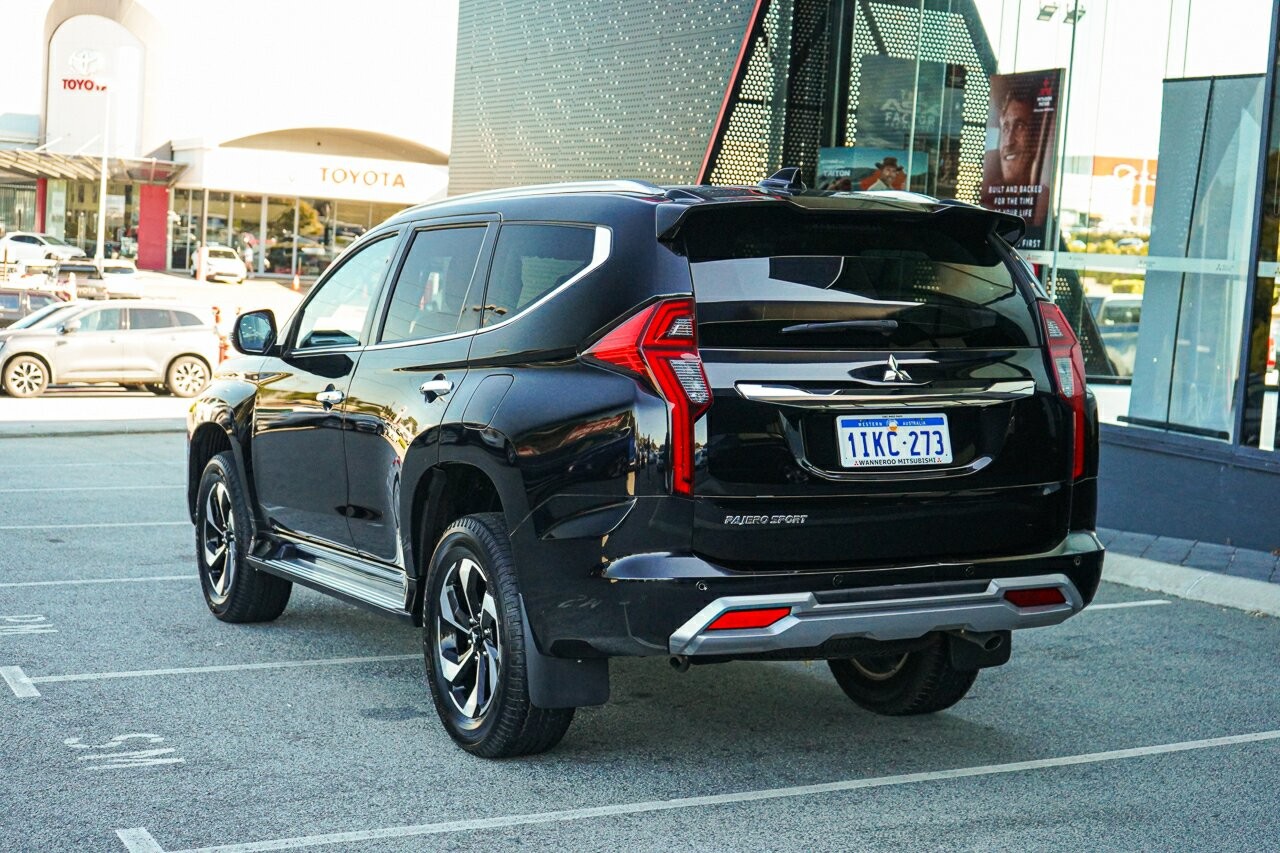 Mitsubishi Pajero Sport image 2