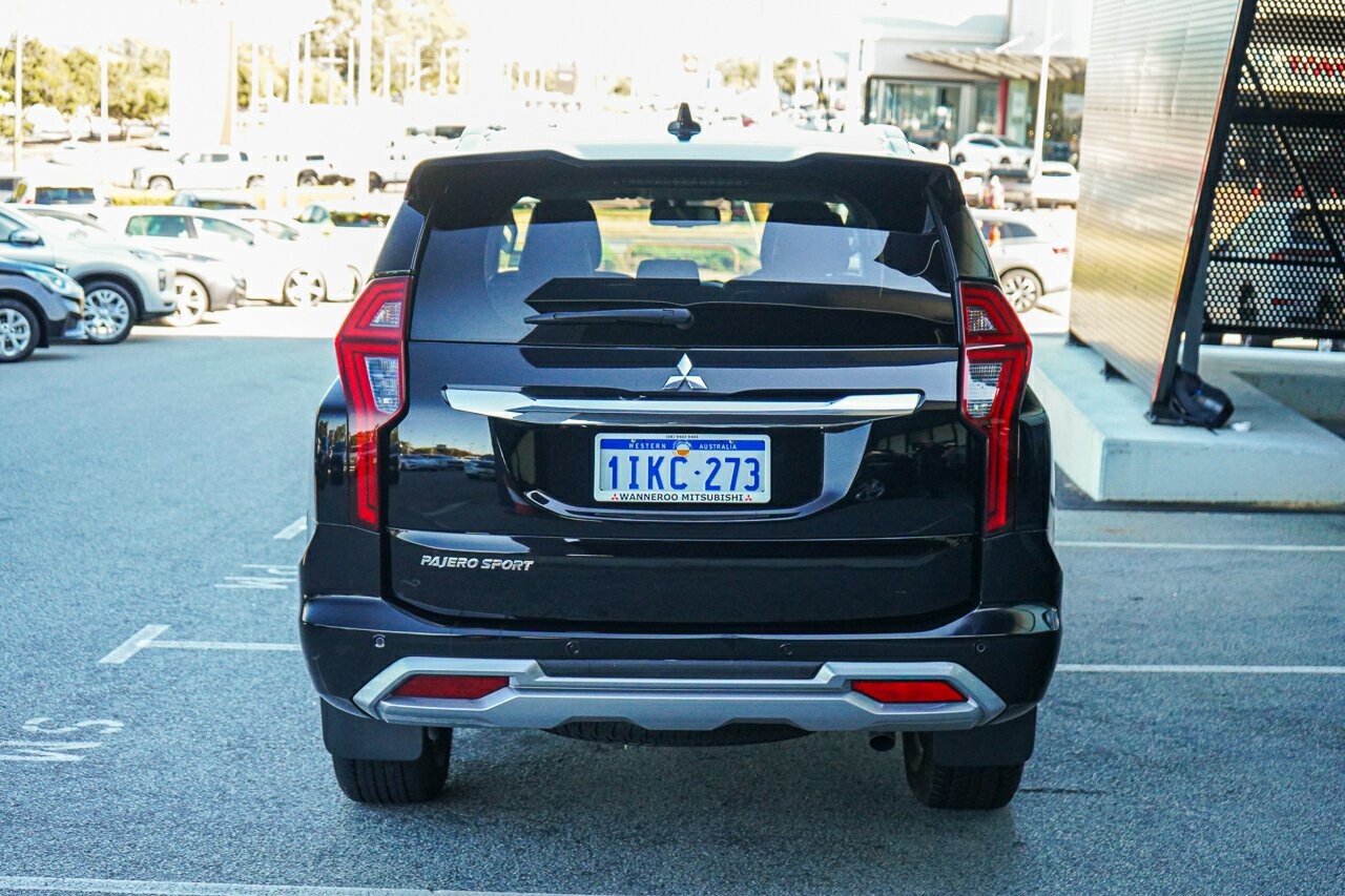 Mitsubishi Pajero Sport image 3