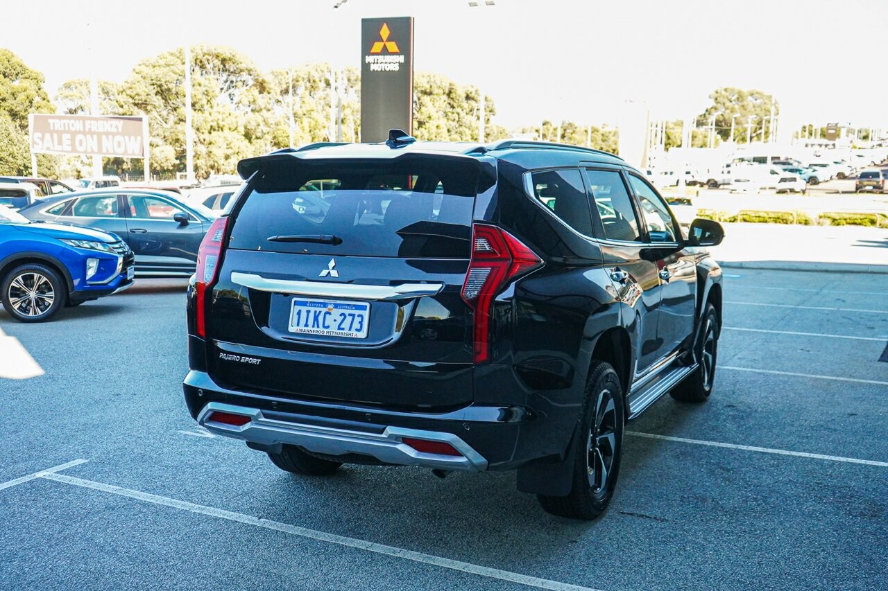 Mitsubishi Pajero Sport image 4