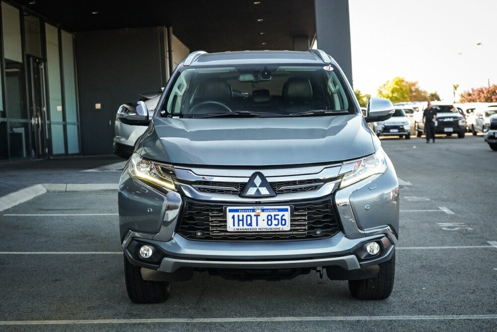 Mitsubishi Pajero Sport image 2