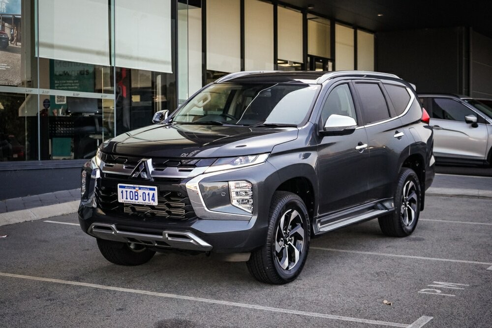 Mitsubishi Pajero Sport image 1