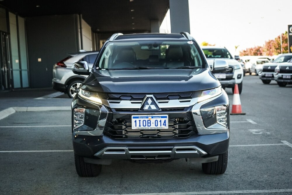 Mitsubishi Pajero Sport image 2