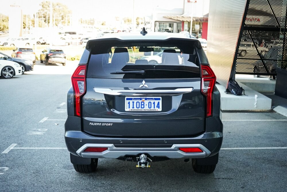 Mitsubishi Pajero Sport image 4