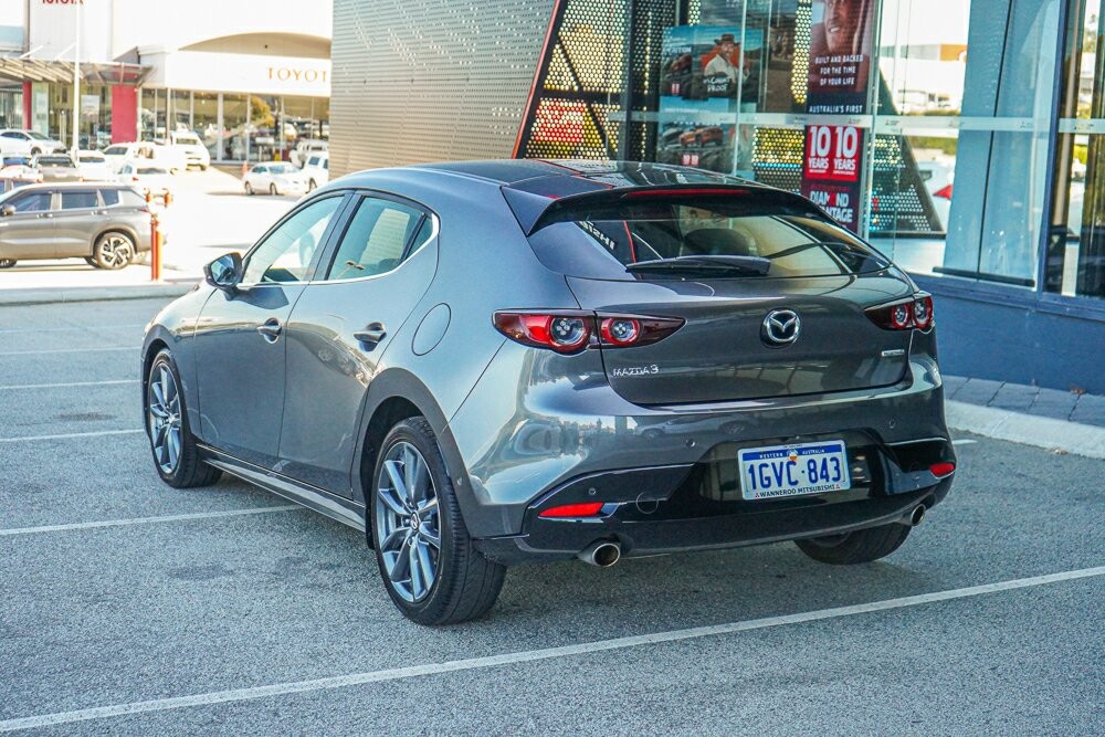 Mazda 3 image 2
