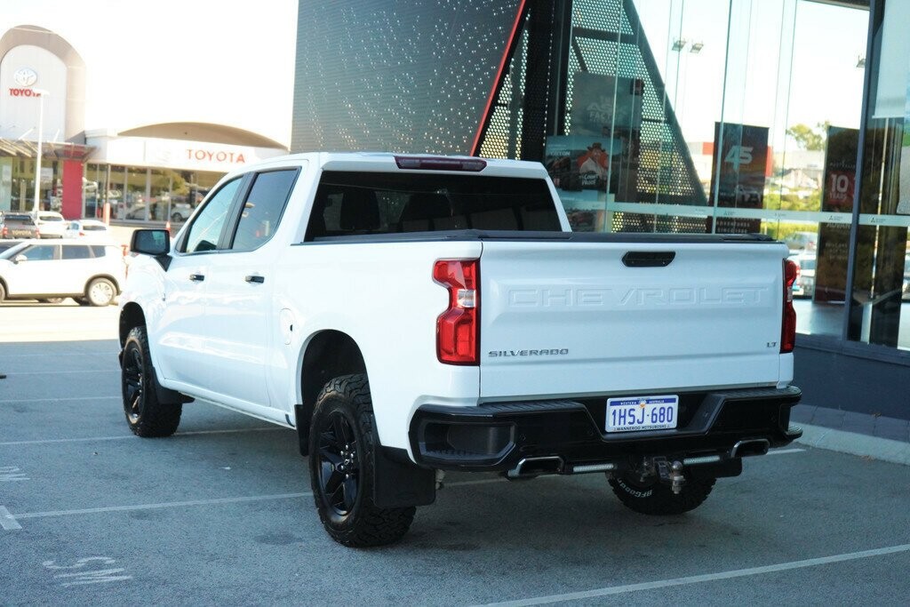 Chevrolet Silverado image 2