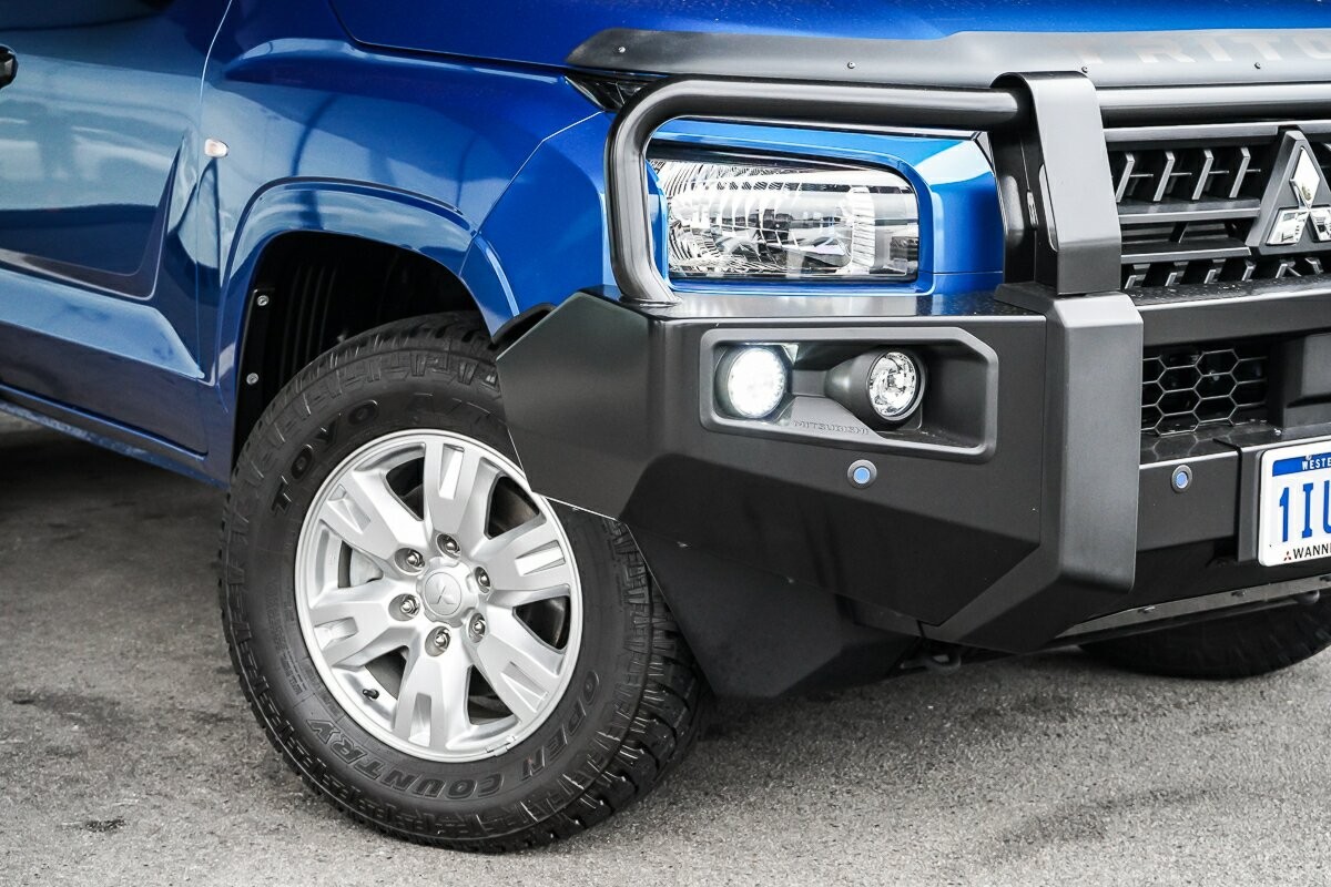 Mitsubishi Triton image 2