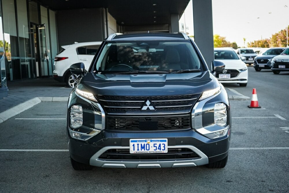 Mitsubishi Outlander image 2