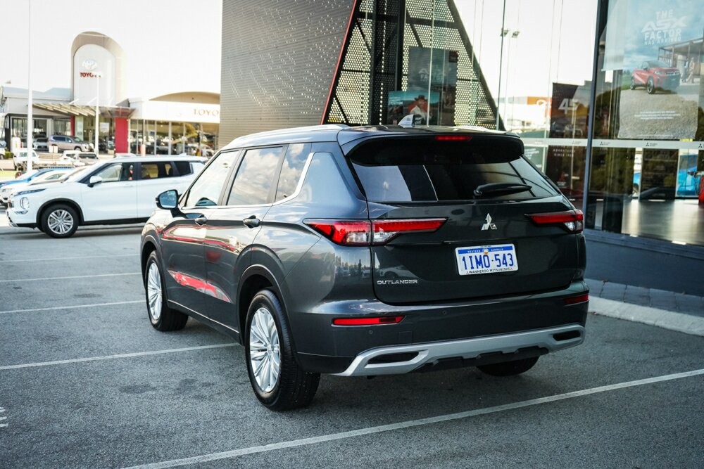 Mitsubishi Outlander image 3