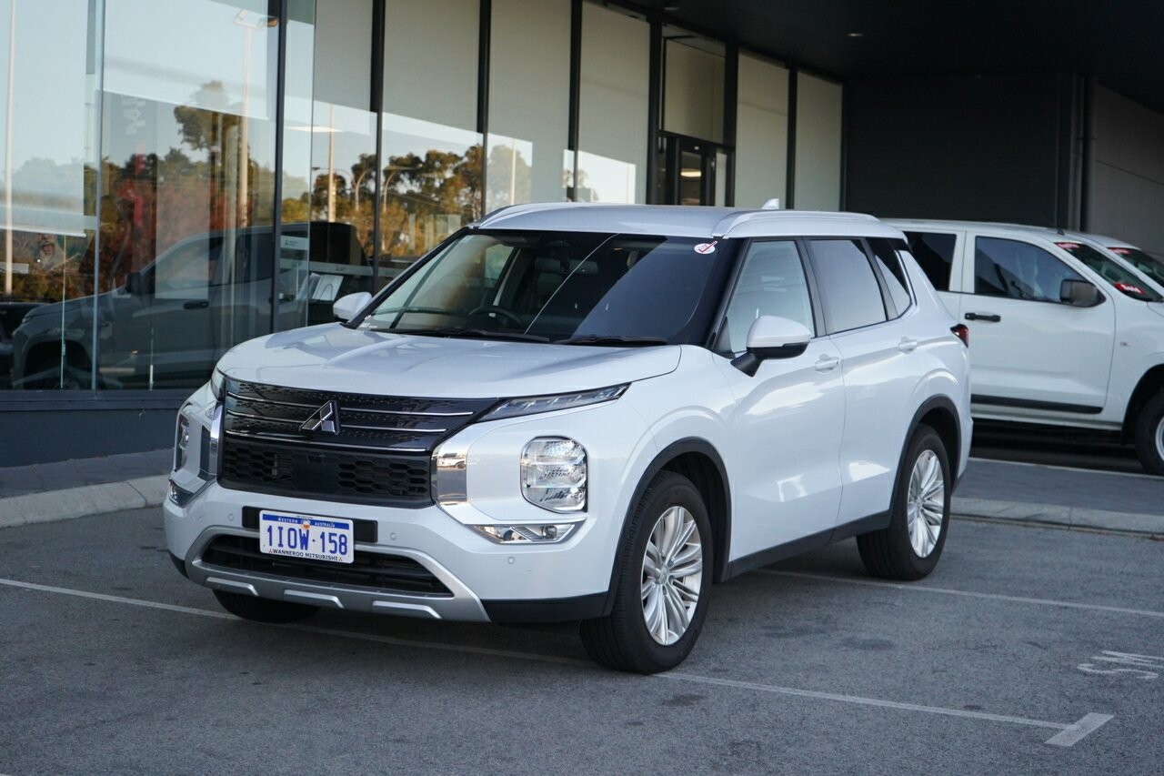 Mitsubishi Outlander image 1