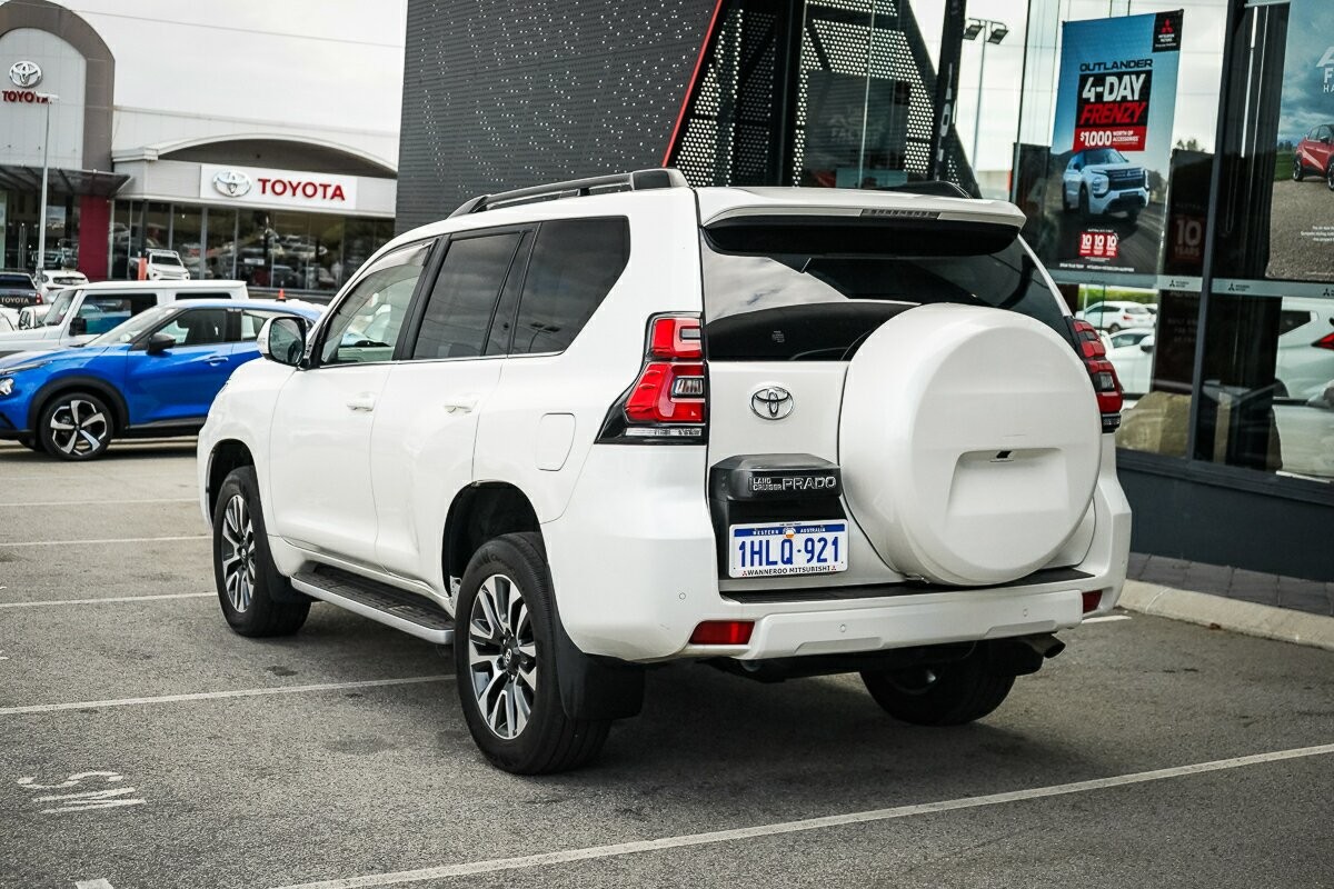 Toyota Landcruiser Prado image 3
