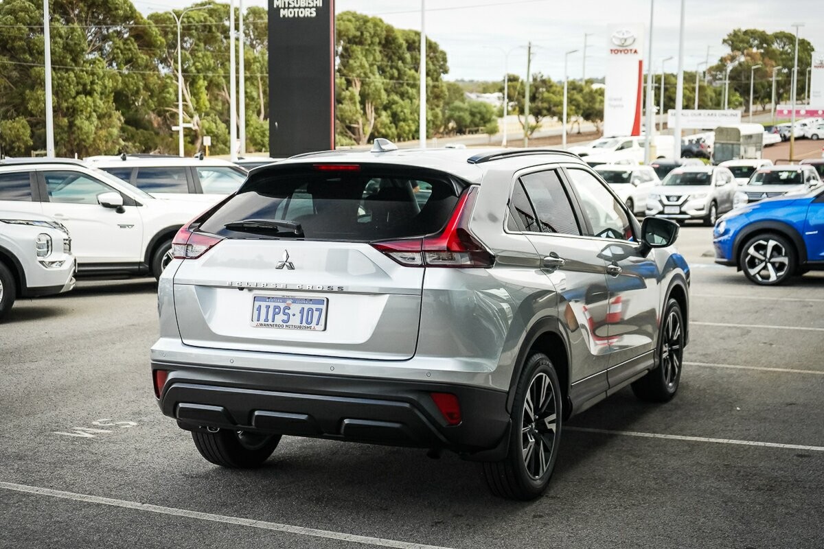 Mitsubishi Eclipse Cross image 4