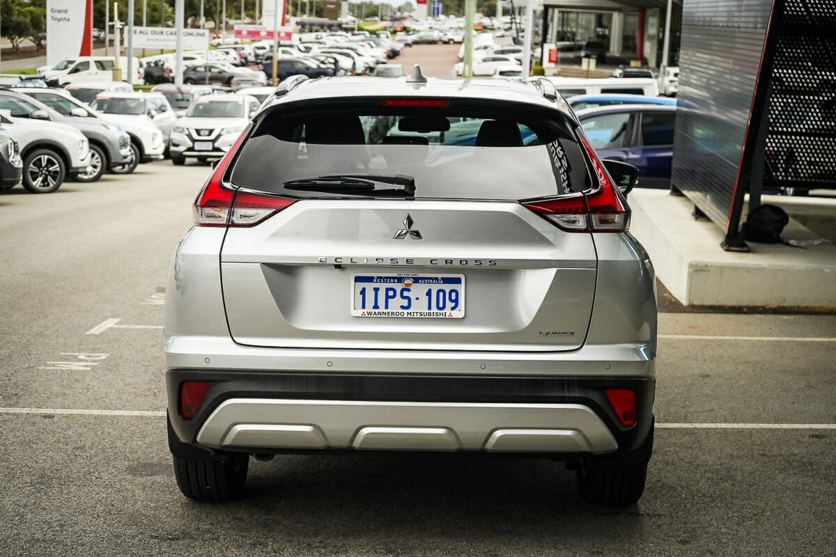 Mitsubishi Eclipse Cross image 4