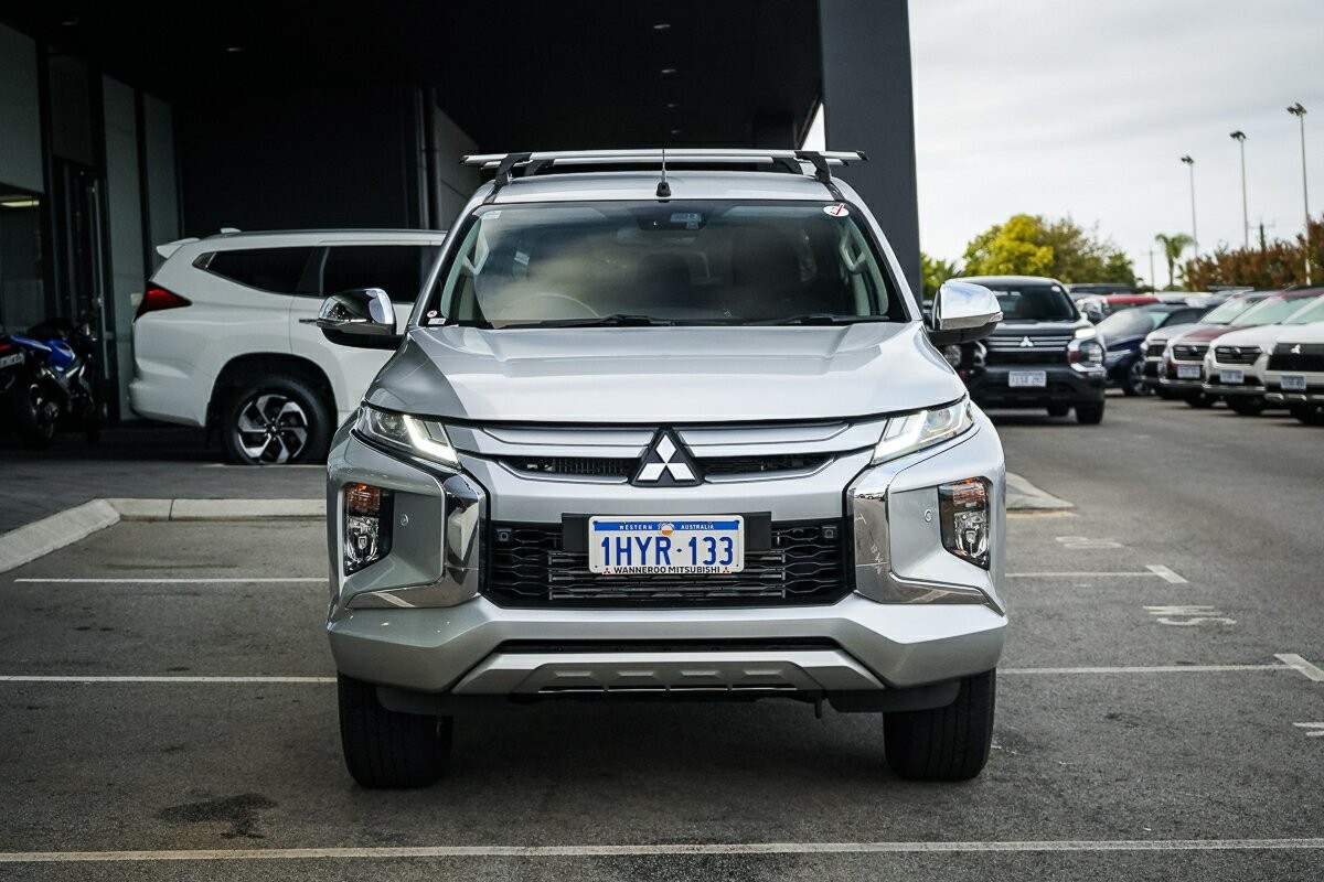 Mitsubishi Triton image 2