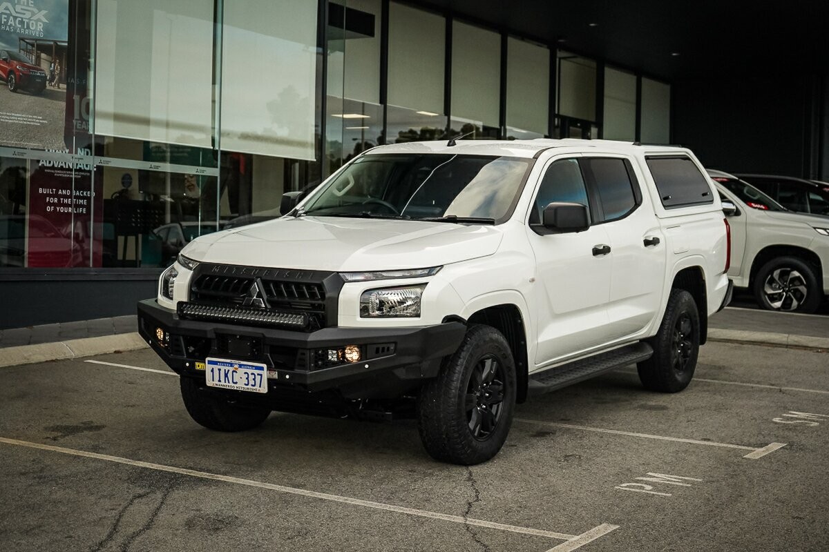 Mitsubishi Triton image 1