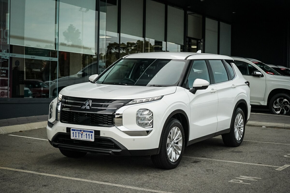 Mitsubishi Outlander image 1