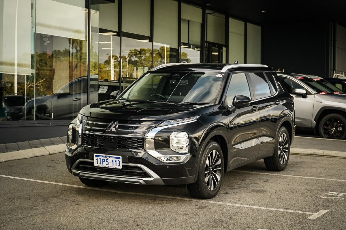 Mitsubishi Outlander image 1