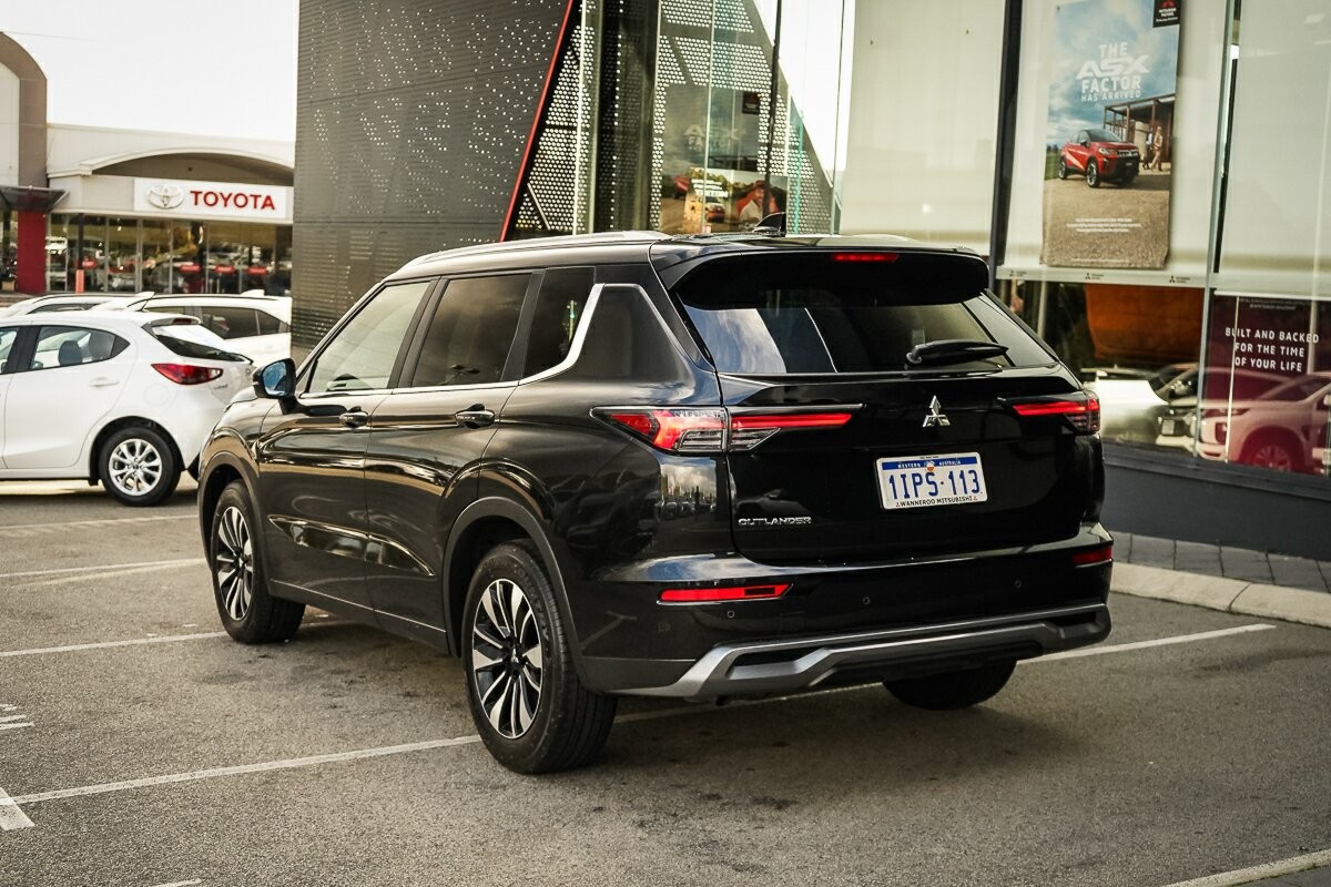 Mitsubishi Outlander image 3