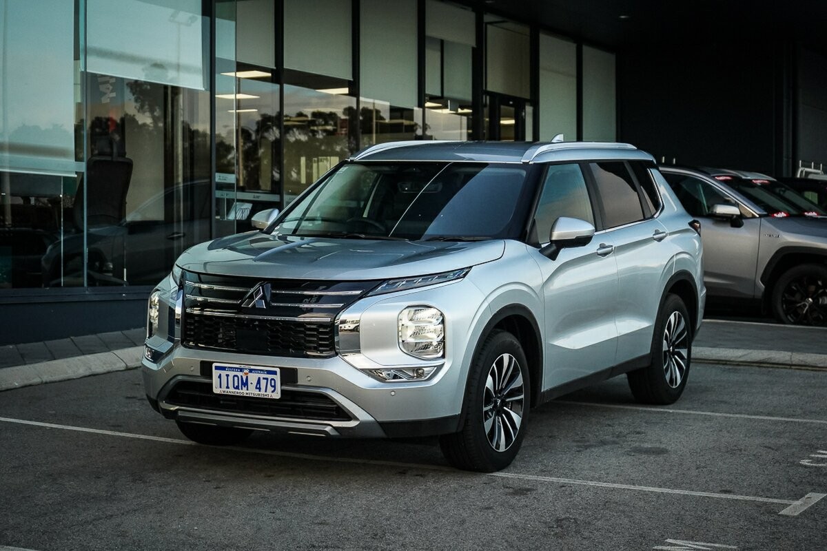 Mitsubishi Outlander image 1