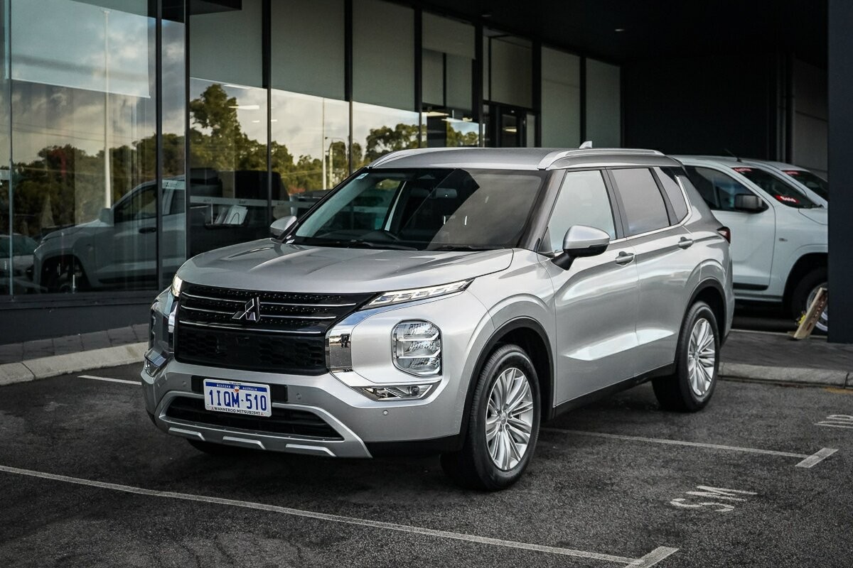 Mitsubishi Outlander image 1