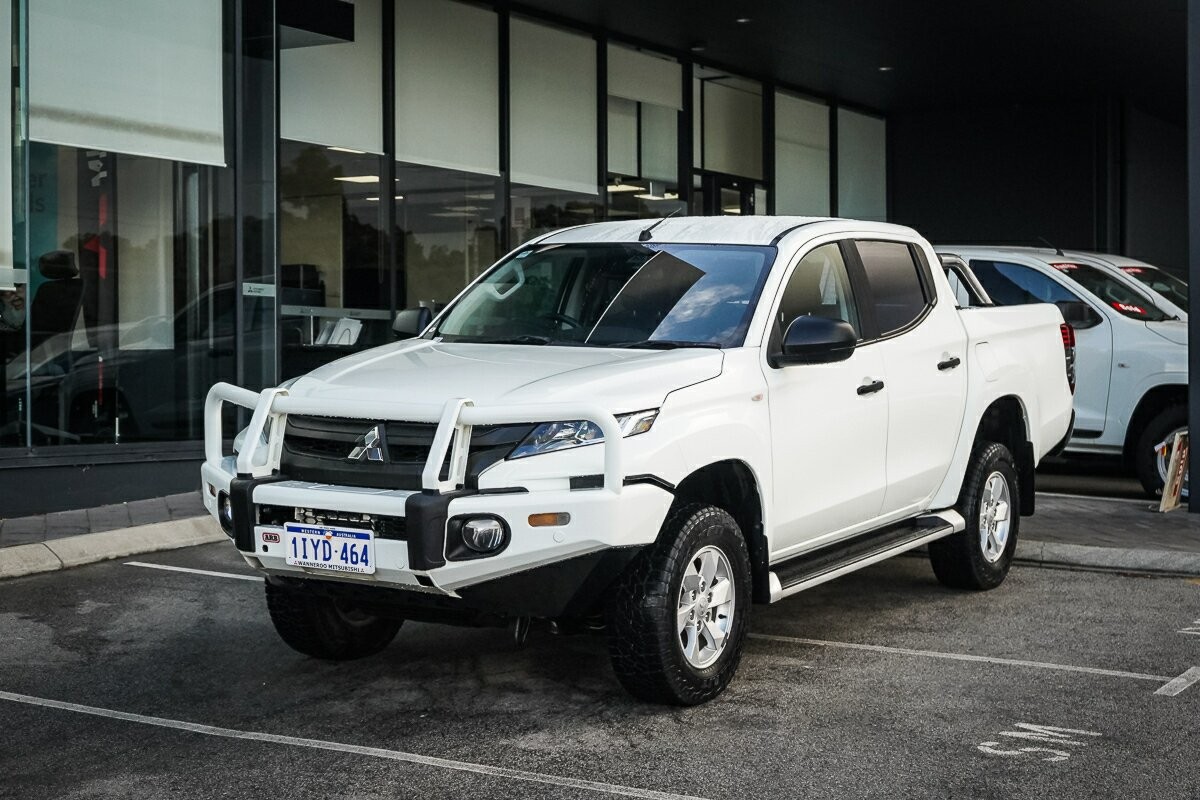 Mitsubishi Triton image 1