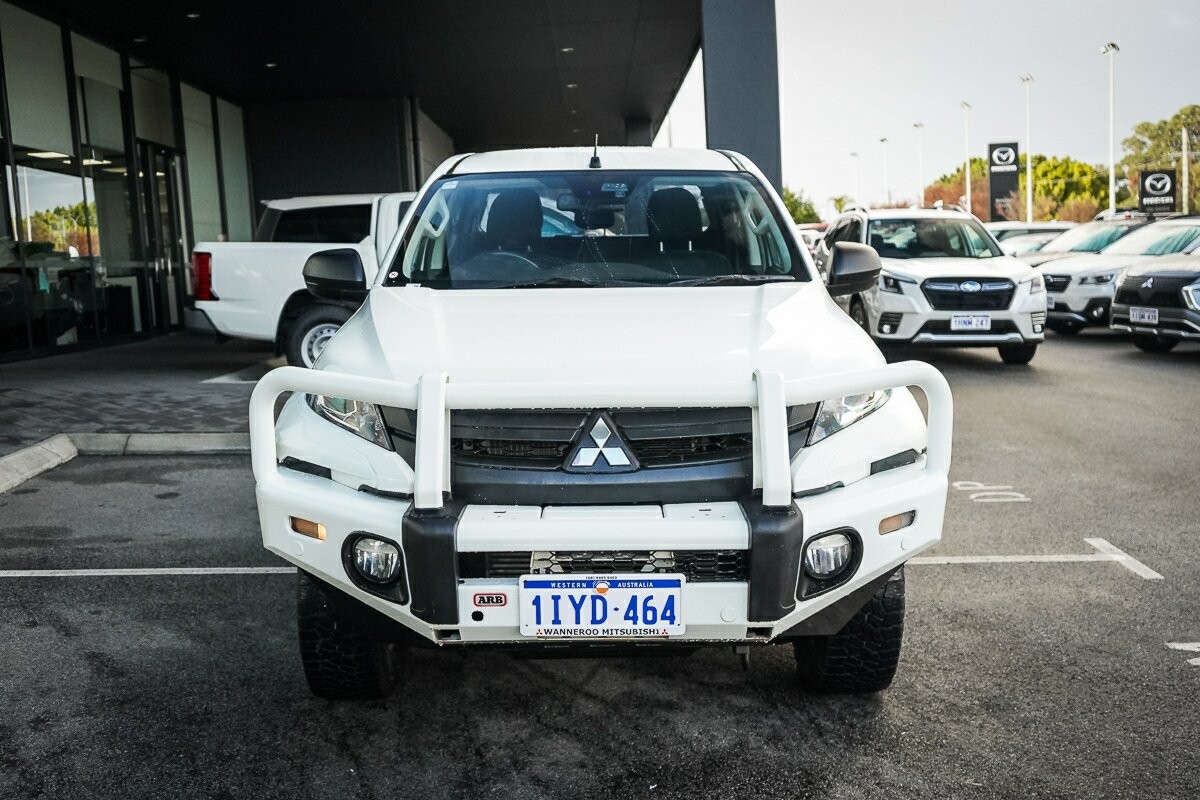 Mitsubishi Triton image 2