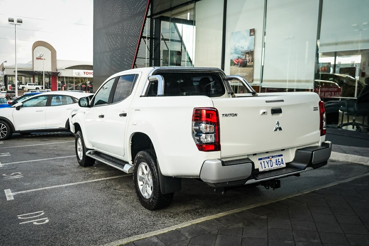 Mitsubishi Triton image 3