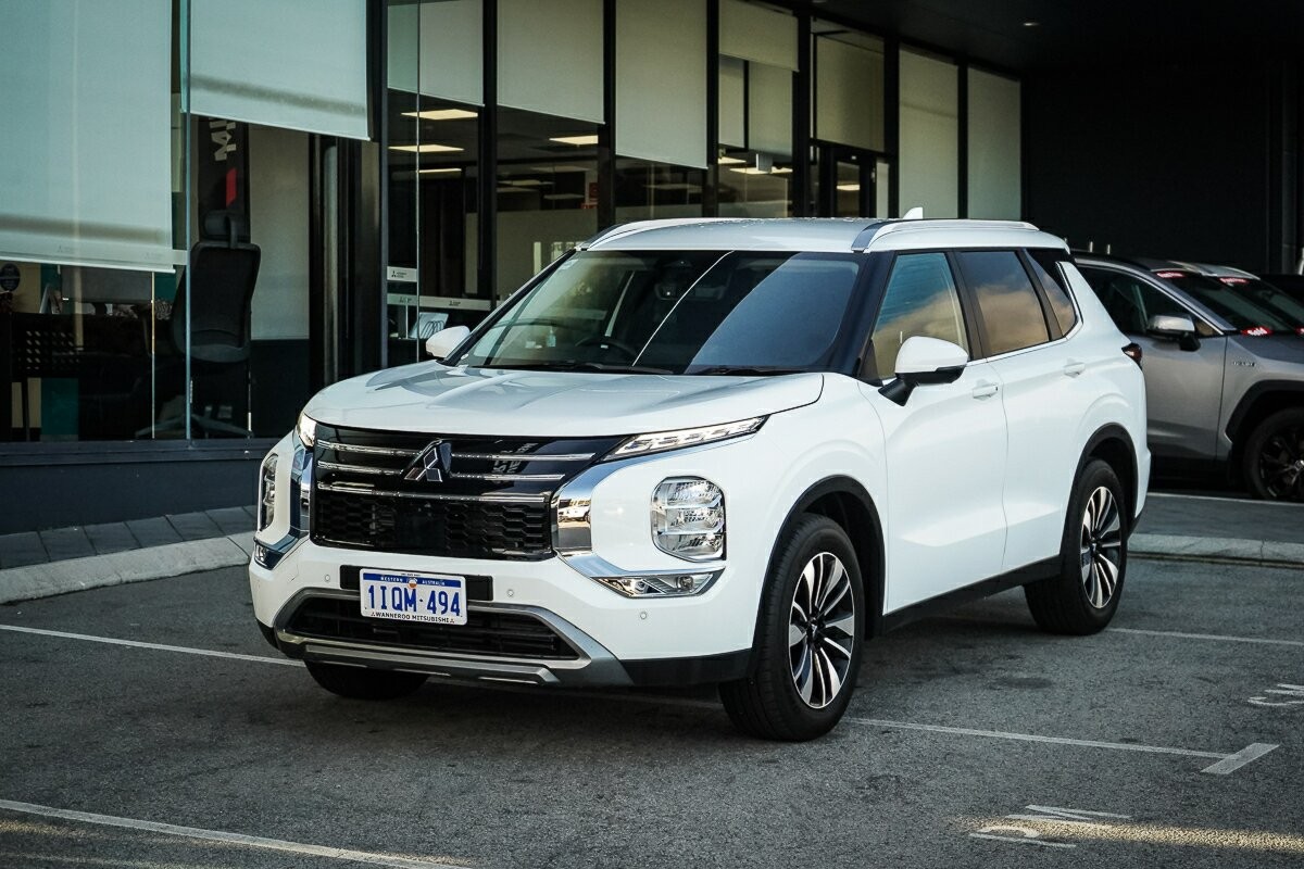 Mitsubishi Outlander image 1