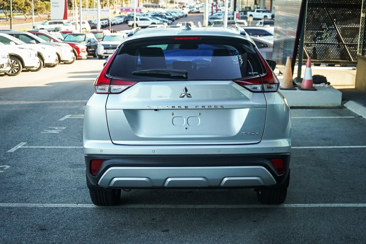 Mitsubishi Eclipse Cross image 4