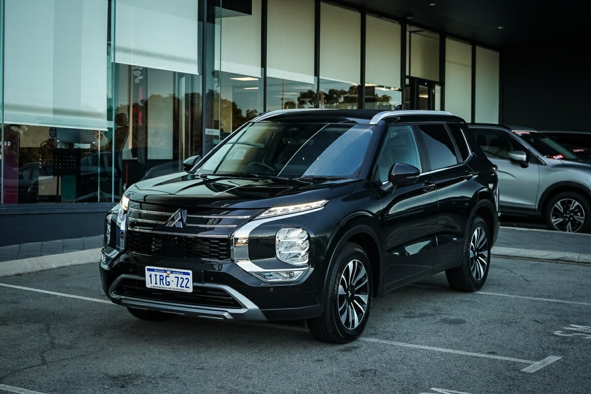 Mitsubishi Outlander image 1