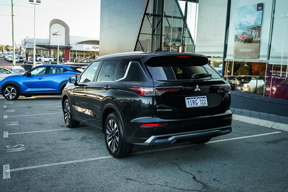 Mitsubishi Outlander image 3