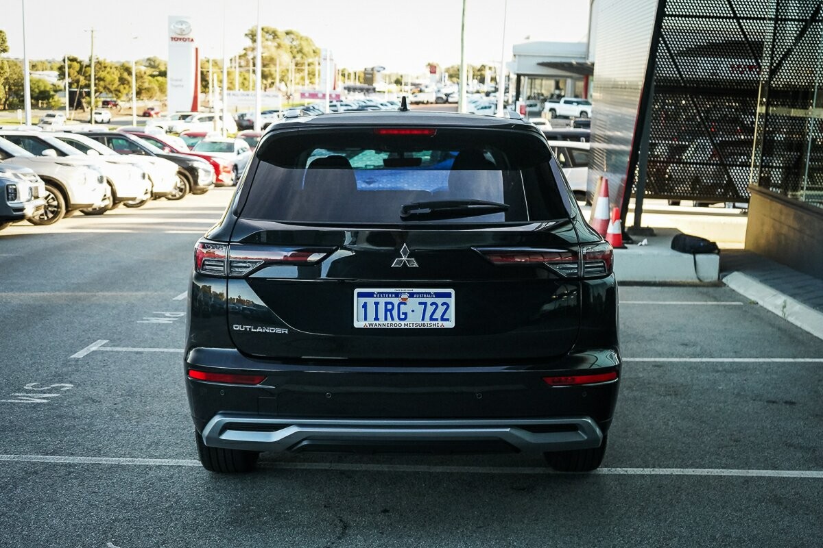 Mitsubishi Outlander image 4