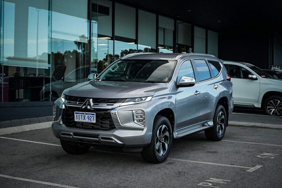 Mitsubishi Pajero Sport image 1