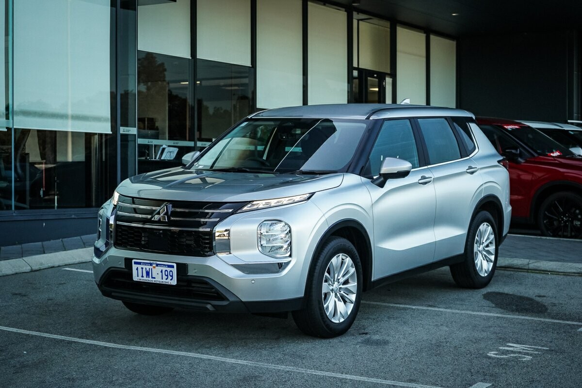 Mitsubishi Outlander image 1