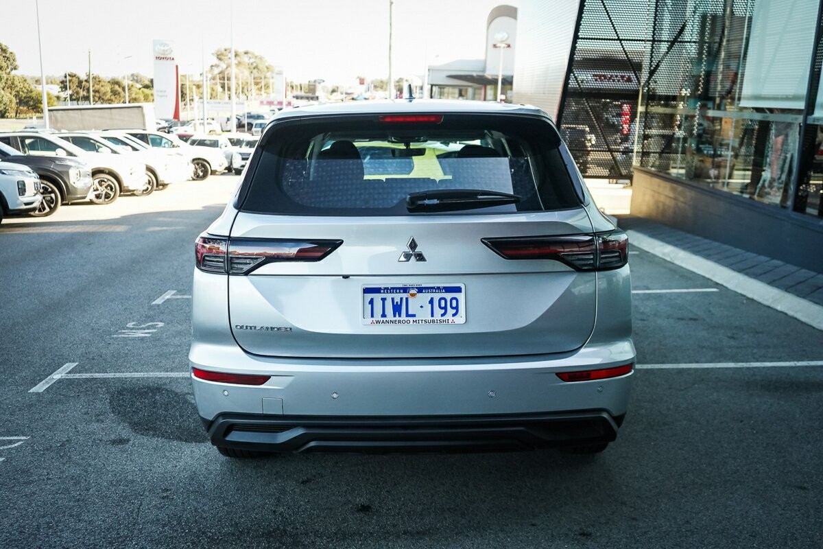 Mitsubishi Outlander image 4