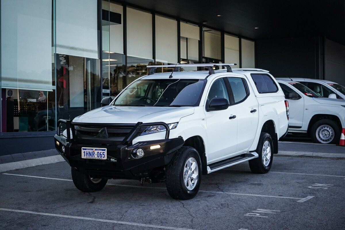 Mitsubishi Triton image 1