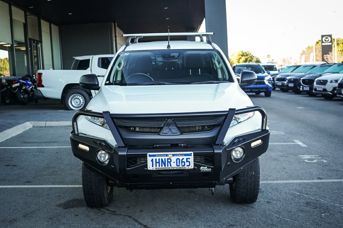Mitsubishi Triton image 2