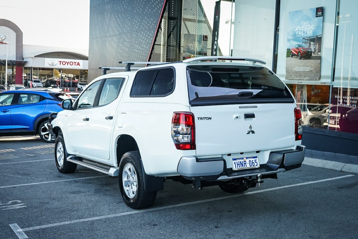 Mitsubishi Triton image 3