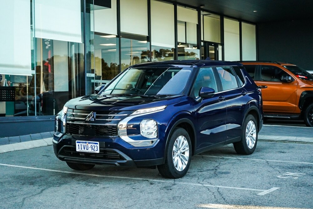 Mitsubishi Outlander image 1