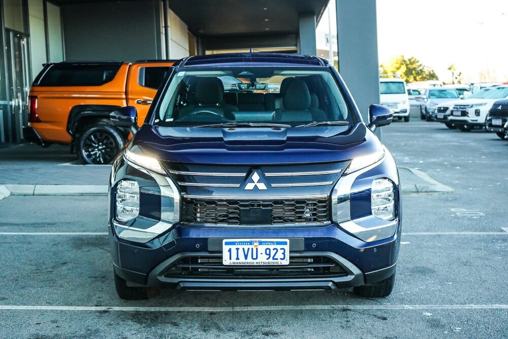 Mitsubishi Outlander image 2