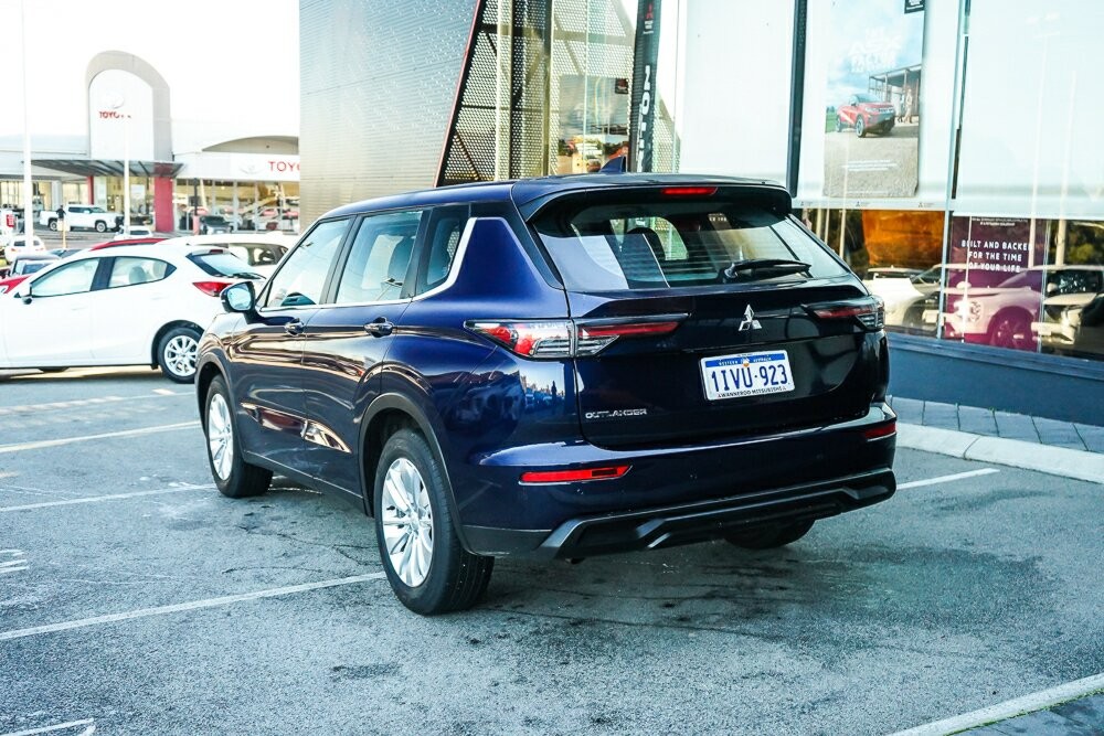 Mitsubishi Outlander image 3